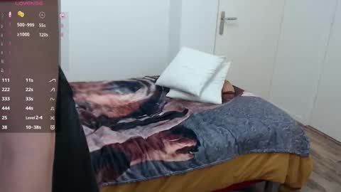 Syl  online show from November 2025 07:41:02 PM