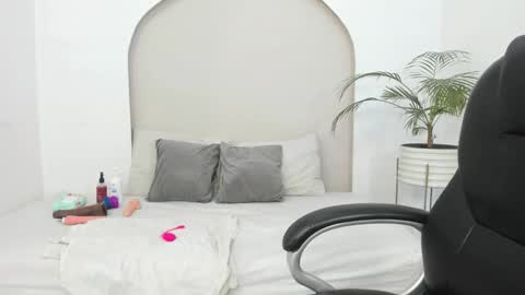 Snapshot of cloe_amazingg chatting on January 2026 04:00:02 PM Cloe online show from January 2026 04:00:02 PM