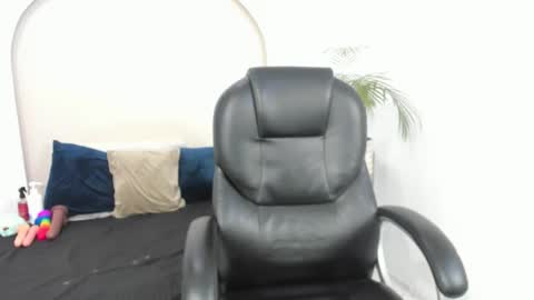 Snapshot of cloe_amazingg chatting on January 2026 01:47:02 PM Cloe online show from January 2026 01:47:02 PM