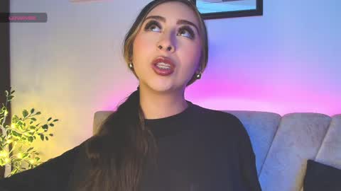 Snapshot of cloe_martinezz_ chatting on April 2026 05:10:02 AM cloe_martinezz_ online show from April 2026 05:10:02 AM