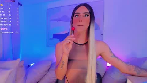 Snapshot of cloe_reminton_ chatting on December 2024 07:48:02 AM CLOE REMINTON online show from December 2024 07:48:02 AM