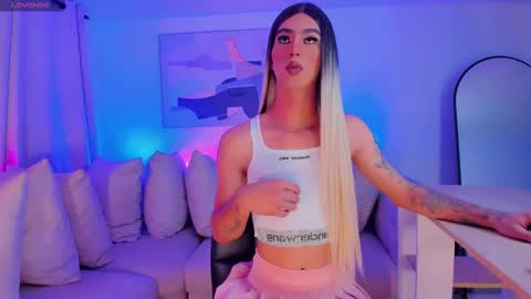 Snapshot of cloe_reminton_ chatting on January 2025 11:54:02 AM CLOE REMINTON online show from January 2025 11:54:02 AM