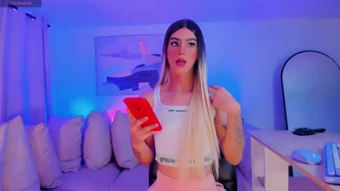 Snapshot of cloe_reminton_ chatting on January 2025 02:56:02 PM CLOE REMINTON online show from January 2025 02:56:02 PM