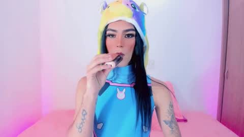 Snapshot of cloe_reminton_ chatting on March 2025 03:43:01 AM CLOE REMINTON online show from March 2025 03:43:01 AM