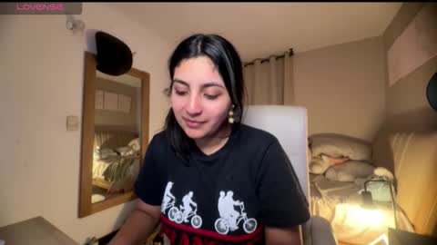 cloe small online show from September 2025 04:01:01 AM