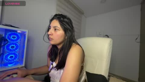 cloe small online show from April 2026 04:52:02 AM