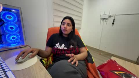 cloe small online show from July 2026 07:15:02 AM