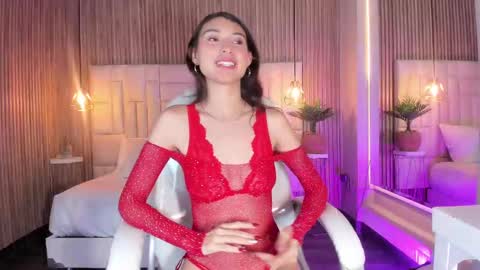 C L O E  online show from September 2025 05:57:02 AM