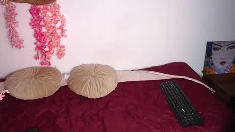 Cloe  online show from September 2025 07:16:01 PM