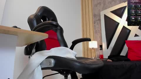 lady cloe person online show from February 2026 03:48:02 PM