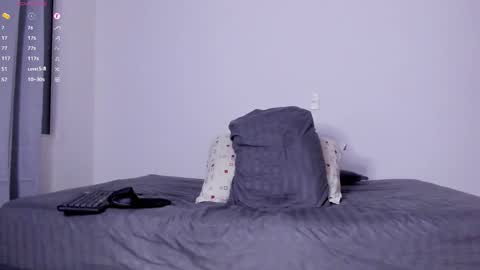 Snapshot of cloudy_pigdude chatting on February 2025 06:13:02 AM CRISTIAN online show from February 2025 06:13:02 AM