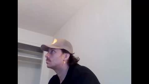 Snapshot of cloudyydayzz chatting on February 2026 10:08:02 PM tallhungandcloudy online show from February 2026 10:08:02 PM