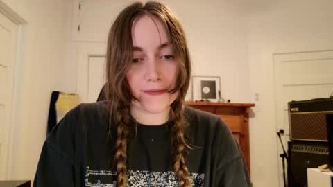 Clover online show from November 2025 03:28:02 AM