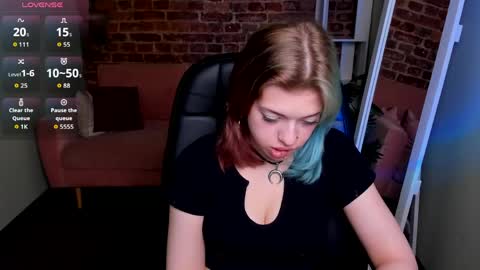 Snapshot of clown_princess chatting on April 2026 03:14:01 PM Lina online show from April 2026 03:14:01 PM