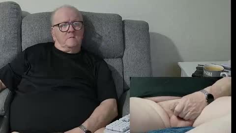 Snapshot of cockneymack51 chatting on September 2025 11:41:01 PM Charlie. online show from September 2025 11:41:01 PM