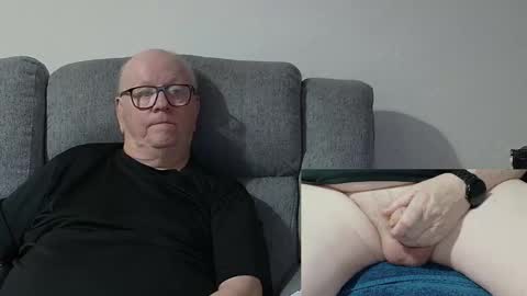 Snapshot of cockneymack51 chatting on December 2025 07:08:02 PM Charlie. online show from December 2025 07:08:02 PM