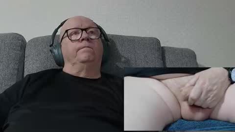 Snapshot of cockneymack51 chatting on February 2026 12:52:02 AM Charlie. online show from February 2026 12:52:02 AM