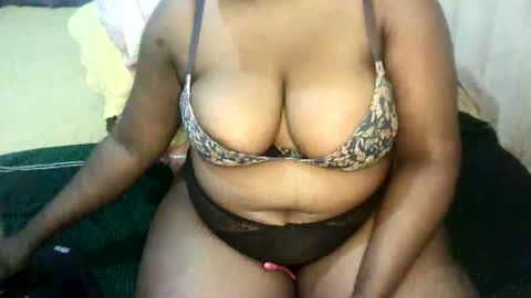 Snapshot of coco_vibes chatting on May 2026 12:55:01 PM Zuri online show from May 2026 12:55:01 PM