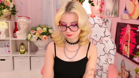 Mia online show from December 2024 10:28:01 PM