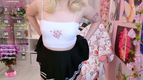 Mia online show from February 2025 08:57:01 PM