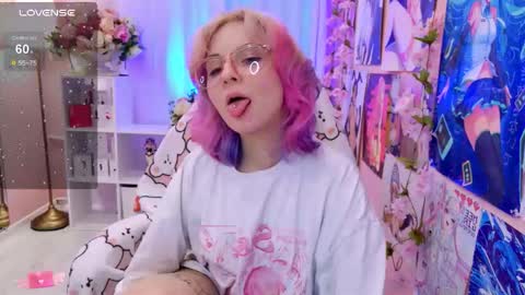 Mia online show from October 2025 02:13:01 PM