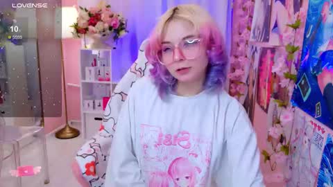 Mia online show from November 2025 10:21:02 PM