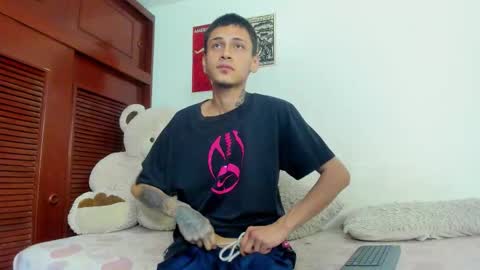 Snapshot of cold_snow13 chatting on October 2025 08:10:01 AM cold_snow13 online show from October 2025 08:10:01 AM