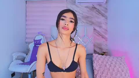Snapshot of colett_hall chatting on June 2026 12:06:01 PM colett online show from June 2026 12:06:01 PM