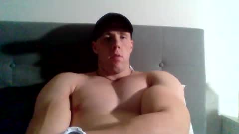 Snapshot of college_muscle chatting on January 2025 04:44:02 AM foreverxshredded online show from January 2025 04:44:02 AM