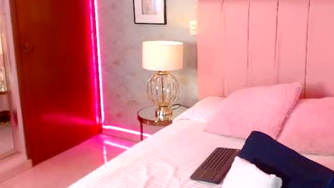 Gia Colins online show from July 2026 12:29:02 PM