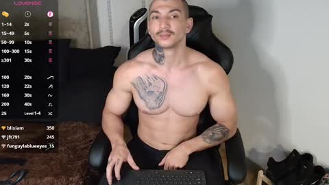 Snapshot of colombianmuscle8 chatting on February 2025 12:30:01 AM colombianmuscle8 online show from February 2025 12:30:01 AM