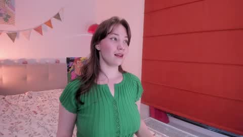 Snapshot of come_in_bed chatting on May 2026 05:40:01 PM Audrey online show from May 2026 05:40:01 PM