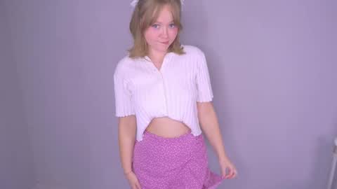 Snapshot of comecloserr chatting on November 2025 01:44:02 PM Sophi online show from November 2025 01:44:02 PM