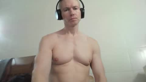 Snapshot of comecontrol chatting on October 2025 03:09:01 AM comecontrol online show from October 2025 03:09:01 AM