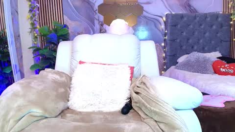 Ariane... online show from December 2025 10:39:02 PM