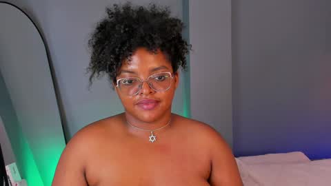 conielaurenth online show from January 2025 04:06:01 AM