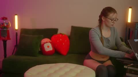 Snapshot of consensualcollabs chatting on September 2025 01:18:01 AM MR. MAESTRK Friends online show from September 2025 01:18:01 AM