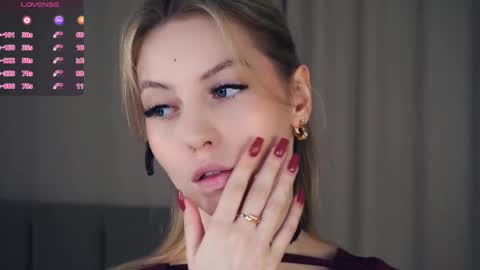 Hello im Sofia Welcme to my room .More hugs and kiss for you online show from December 2025 06:32:01 AM