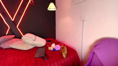 cookie_bit_ online show from November 2025 12:20:02 AM