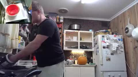 Snapshot of cookieliquor chatting on October 2025 09:52:01 PM Cookie - I do cooking streams occasionally. Next stream  online show from October 2025 09:52:01 PM