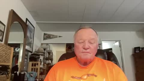 Snapshot of cookoosnest chatting on December 2024 03:53:02 PM cookoosnest online show from December 2024 03:53:02 PM