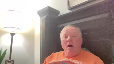 Snapshot of cookoosnest chatting on December 2024 05:27:02 AM cookoosnest online show from December 2024 05:27:02 AM