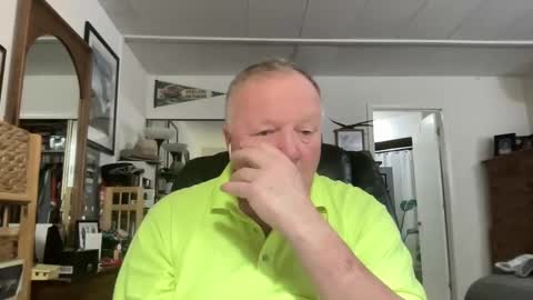 Snapshot of cookoosnest chatting on January 2025 01:06:01 AM cookoosnest online show from January 2025 01:06:01 AM