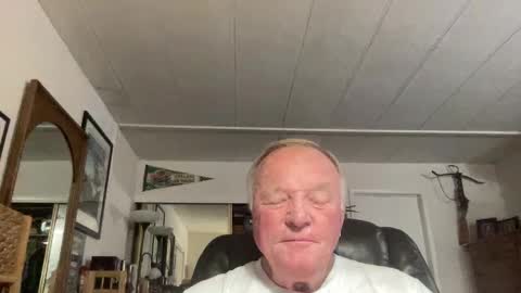 Snapshot of cookoosnest chatting on September 2025 03:21:01 AM cookoosnest online show from September 2025 03:21:01 AM