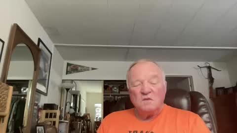 Snapshot of cookoosnest chatting on October 2025 03:10:02 PM cookoosnest online show from October 2025 03:10:02 PM