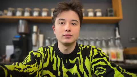 Snapshot of coolskum00 chatting on February 2025 06:12:02 AM Lisa and Alen online show from February 2025 06:12:02 AM