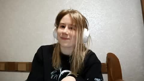Snapshot of coraliepenick chatting on May 2026 12:13:02 PM Niki online show from May 2026 12:13:02 PM