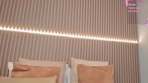 coralineross_ online show from February 2025 11:21:02 AM