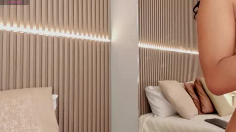 coralineross_ online show from February 2025 02:22:02 PM