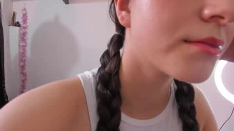 Coraline uwu     Bienvenidos al dulce mundo de Coraline    Hola amores soy Coraline  Una chica  tierna juguetona online show from November 2025 09:05:02 PM